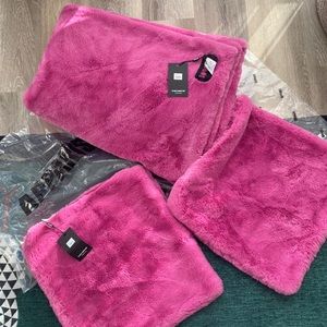 NWT apparis sugar pink pillows & blanket